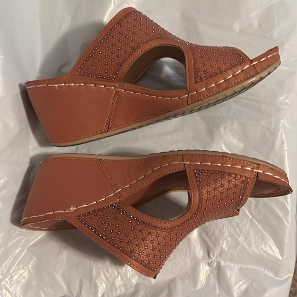 Atalina size 8 1/2 or 9 brown wedges w/ sparkles - Picture 3 of 7